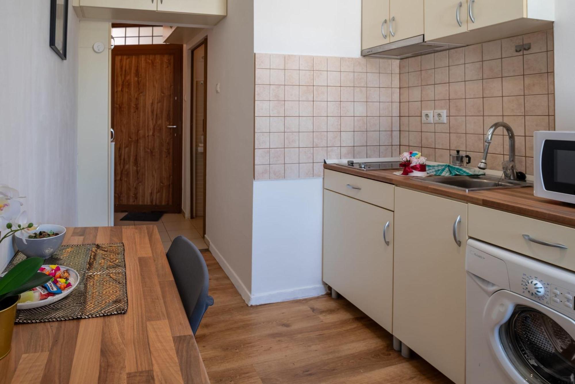 Central - Bright - Calm Studio For Solo Travellers Budapeste Exterior foto